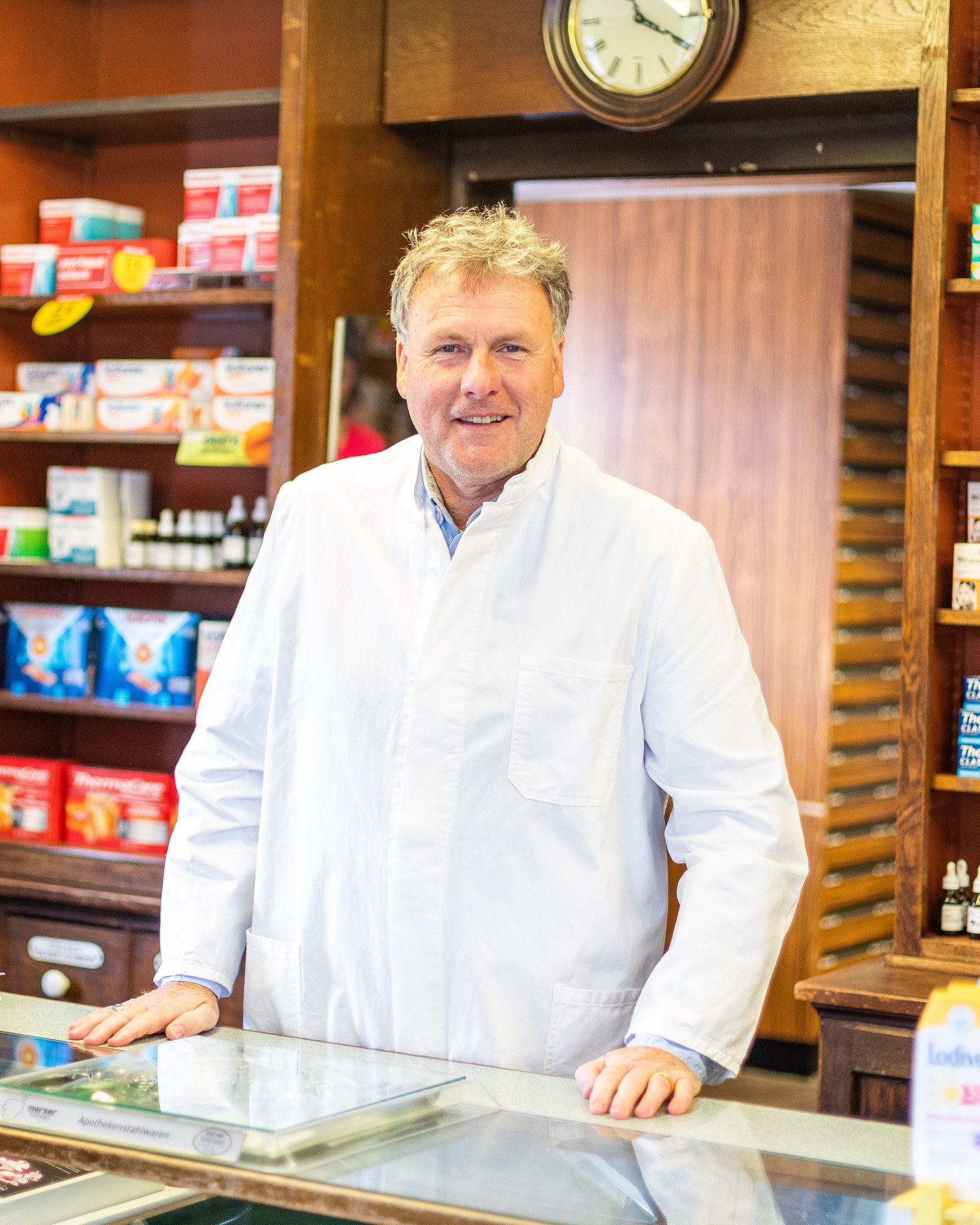 Apotheker Ralph Olesinski in seiner Apotheke